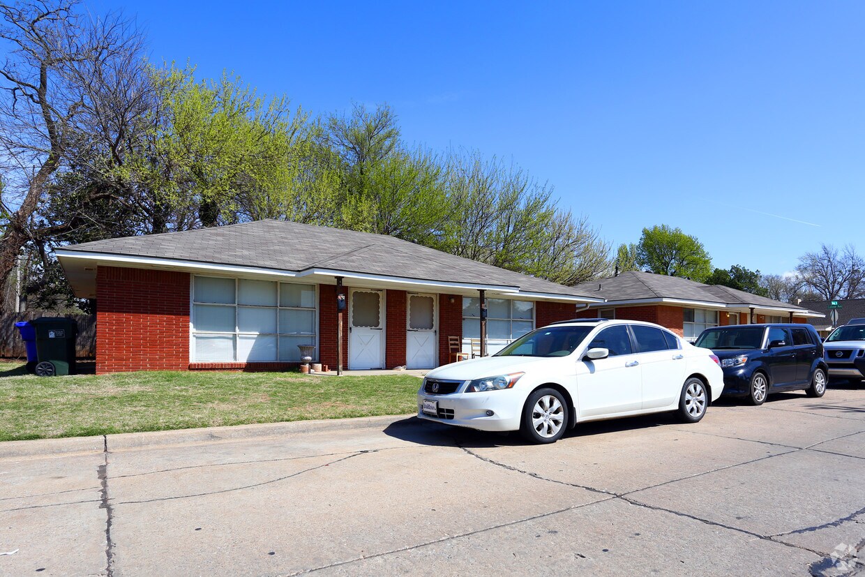 Building Photo - 601-607 Hoover St