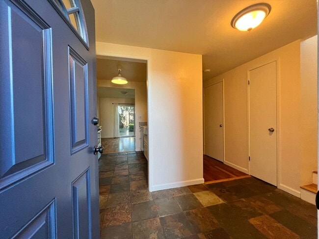 Building Photo - Charming North Napa Condo in Prime Location – A Must See!