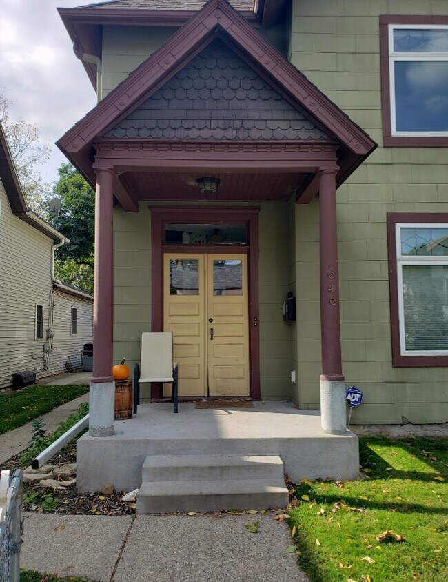 Front porch - 646 Adams St NE