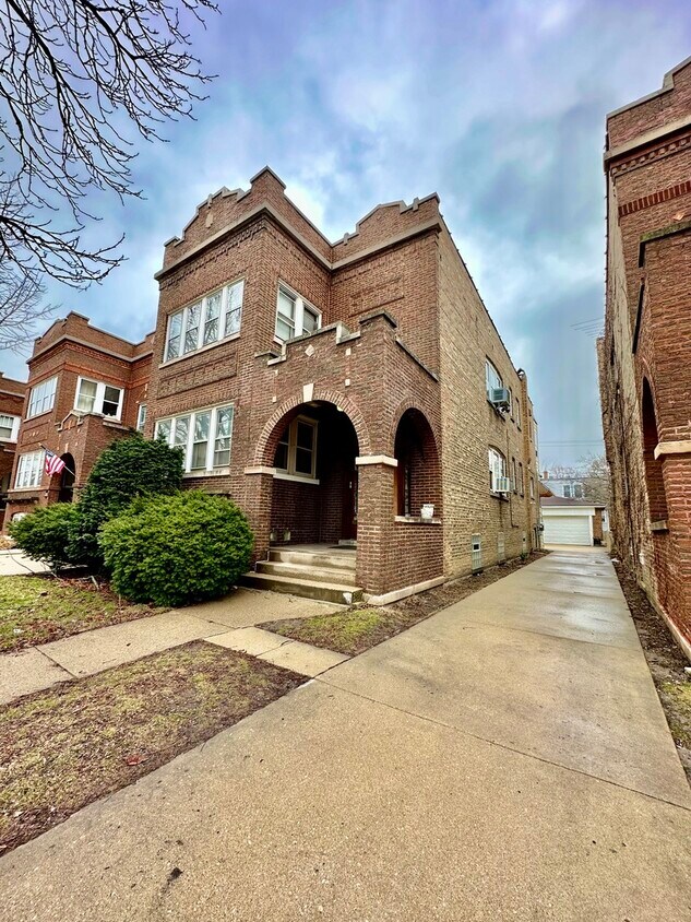 2117 Elmwood Ave Unit 1, Berwyn, IL 60402 Condo for Rent in Berwyn, IL
