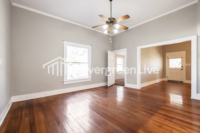 Foto del edificio - 600 S Center St