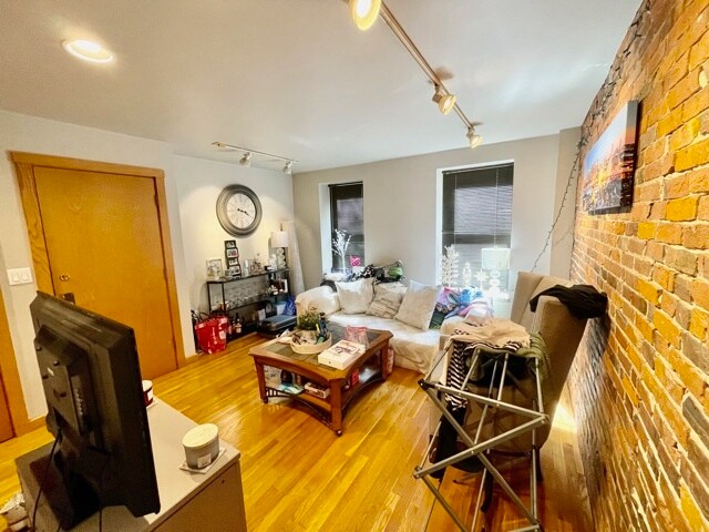 Primary Photo - 7 Thacher Ct