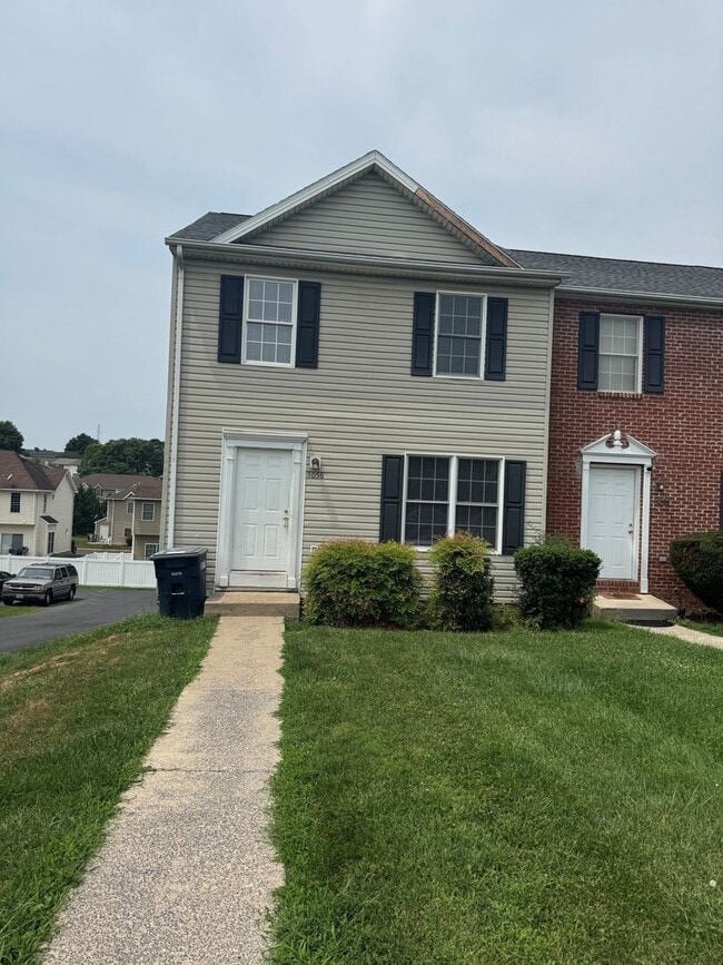 Photo - 1058 Oriole Lane House