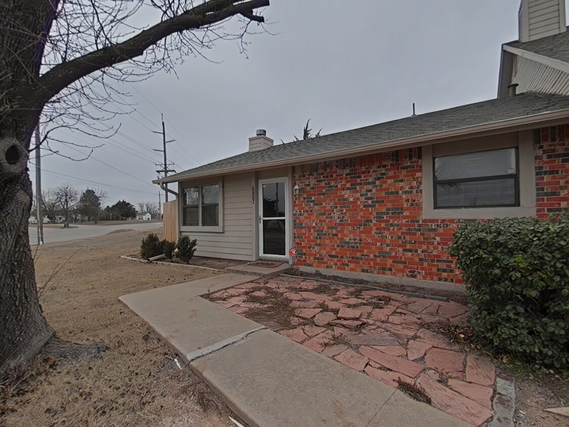 Primary Photo - 6807 NW Willow Springs Dr