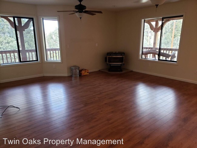 Building Photo - 3 br, 2 bath House - 2121 Glacier