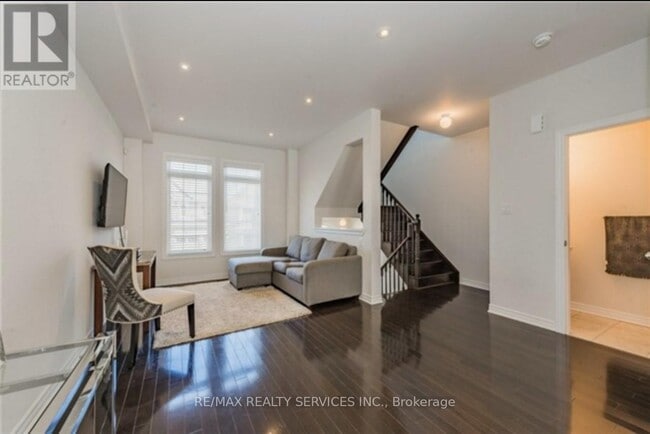 Building Photo - 74 Aldersgate Dr