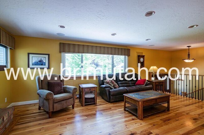 Building Photo - 1720 E Millcreek Cir