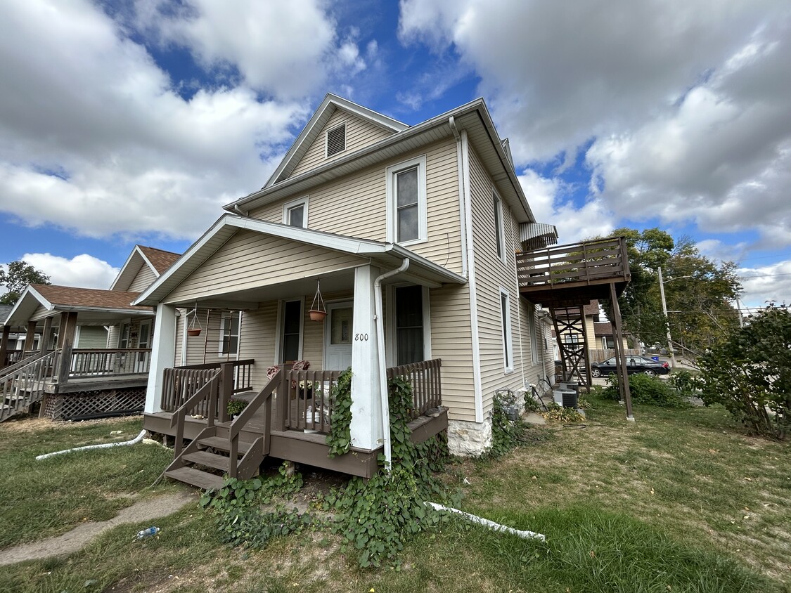 Primary Photo - 800 F Ave NW