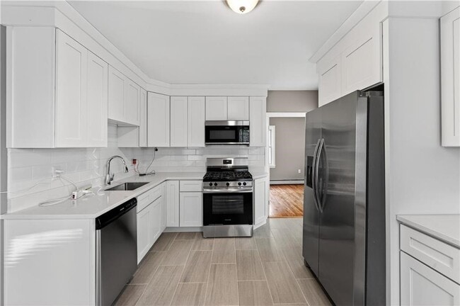 Building Photo - 55 Warren St