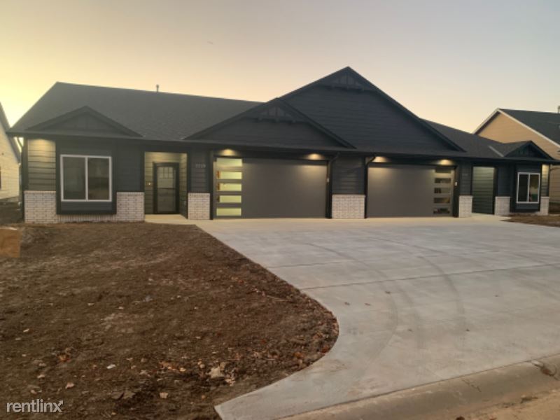 Foto principal - 4 br, 3 bath House - 2223 S Shefford Cir