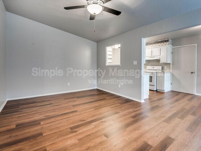 Foto del edificio - 1710 Hillcrest Dr