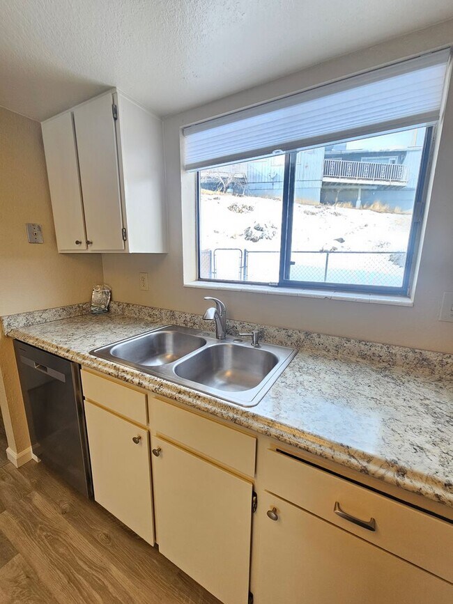 Foto del edificio - Immaculate 2 Bedroom Unit - Close to UNR!