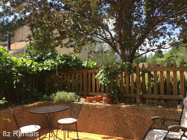Building Photo - 2 br, 1 bath House - 3185 Redstone Lane D6
