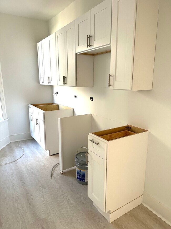 Building Photo - 1254 W Addison St