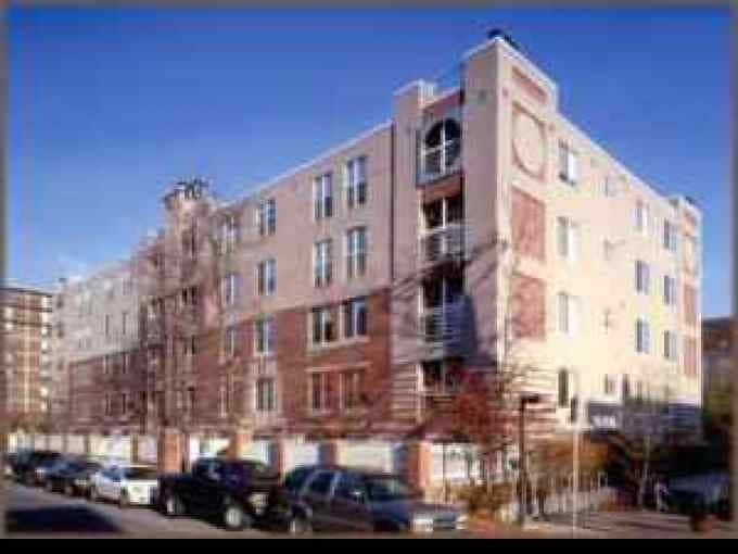 Building Photo - 300 Franklin St