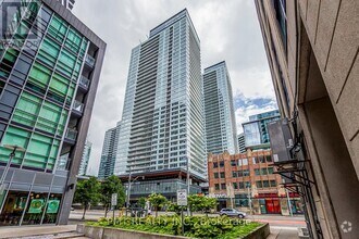 Building Photo - 19-919 Bathurst St