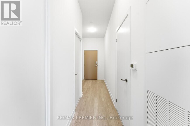 Photo du bâtiment - 950 Portage Pkwy