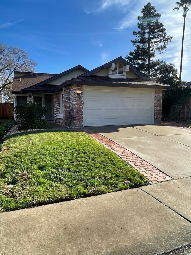 Building Photo - 8061 Helmsdale Dr