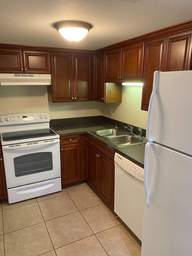 Foto del edificio - 2440 Ramblewood Ct