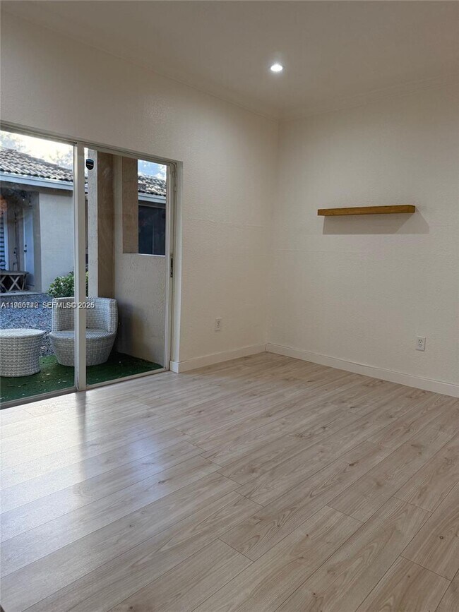 Foto del edificio - 5779 NW 116th Ave