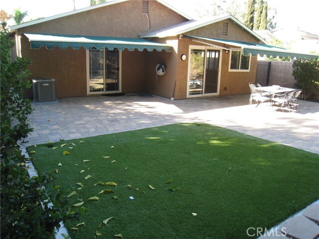 Building Photo - 22852 Via Santa Rosa