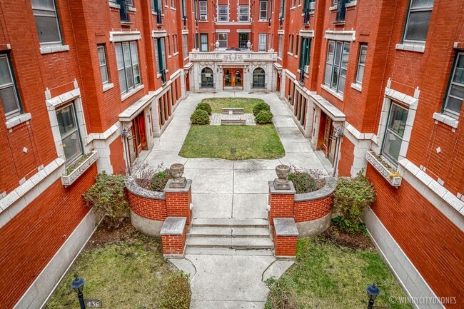 Building Photo - 618 W Oakdale Ave