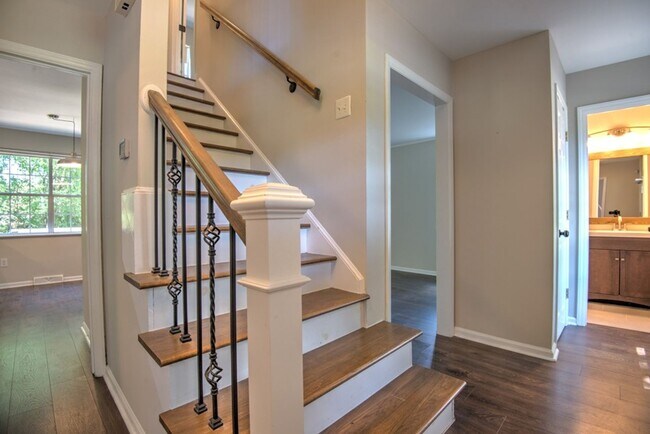Building Photo - COMING SOON! Welcome to this beautifully r...