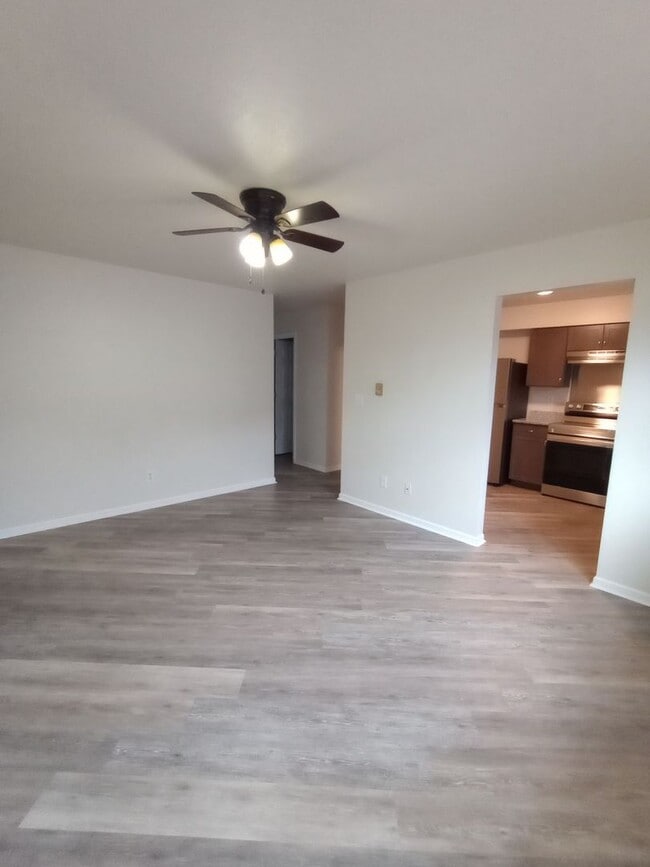 Building Photo - 6012 Boxwood Dr