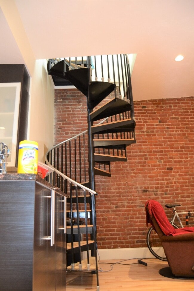 Building Photo - 1203 Beacon St