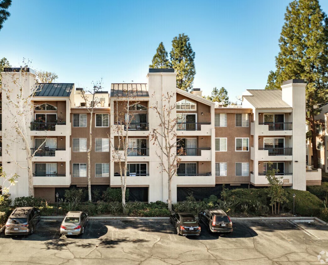 Foto del edificio - 5525 Canoga Ave