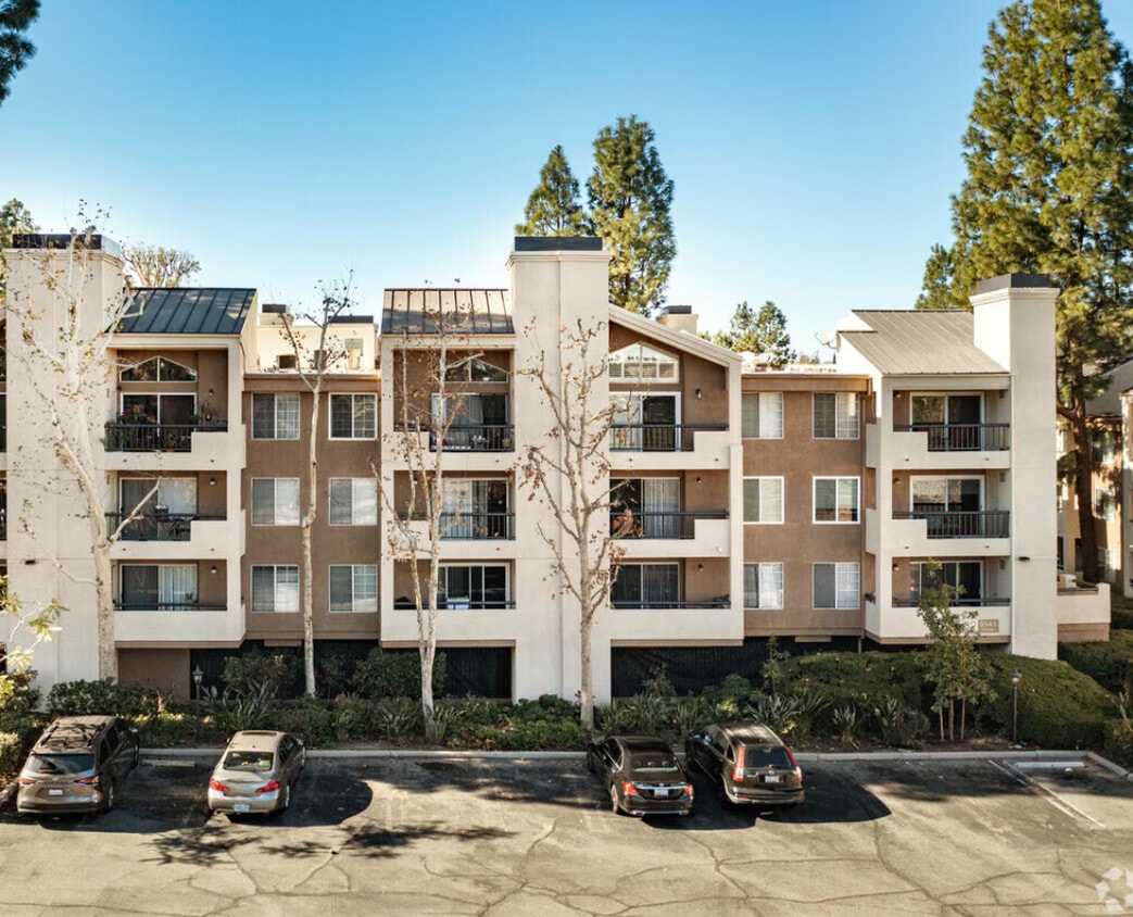 Building Photo - 5525 Canoga Ave