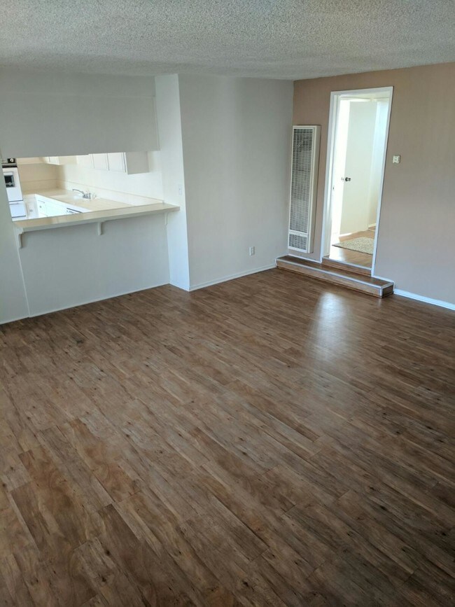 Foto del edificio - 10331 Western Ave
