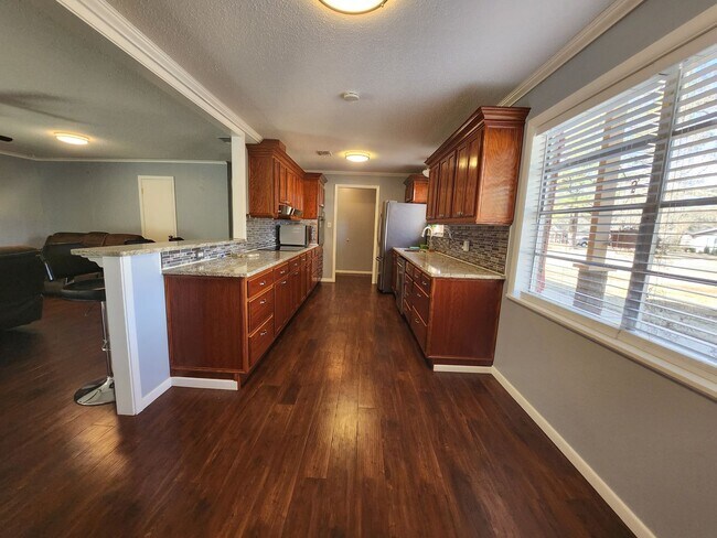 Foto del edificio - Available Now, PG 4 Bedroom