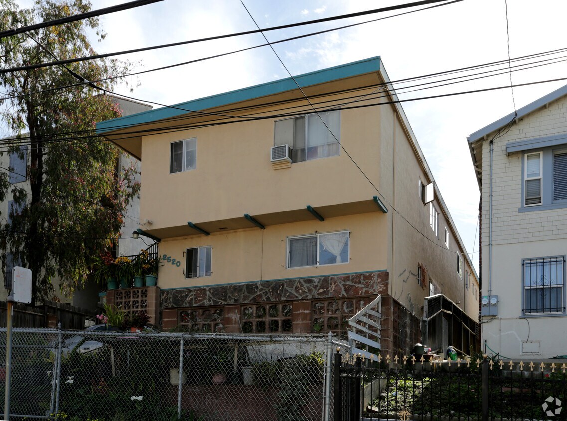 Building Photo - 2520-2520A 9th Ave