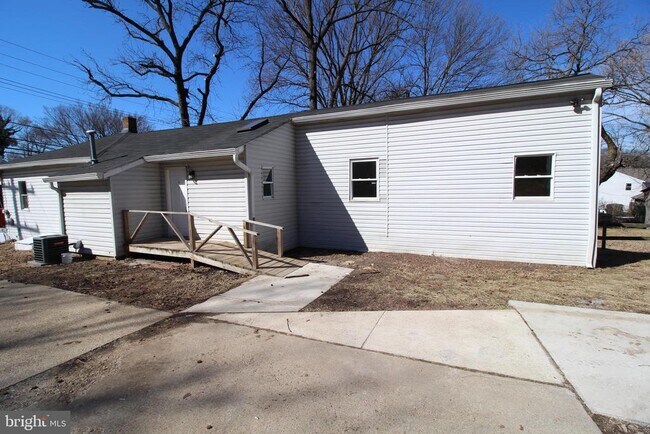 Foto del edificio - 5522 Addison Rd