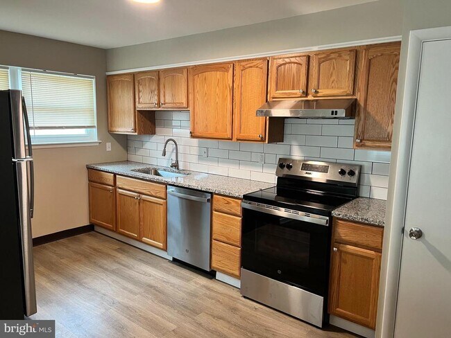 Building Photo - 521 Lancaster Pike
