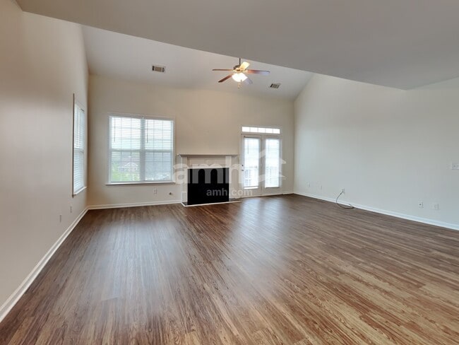 Building Photo - 1823 Madrid Falls Dr