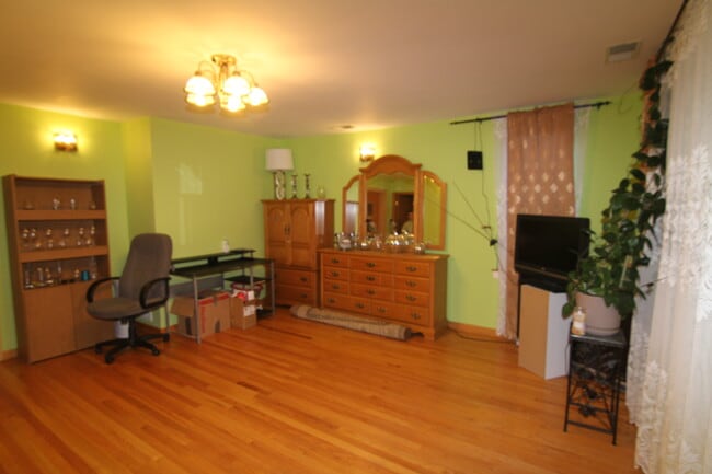 Building Photo - 4431 N Melvina Ave