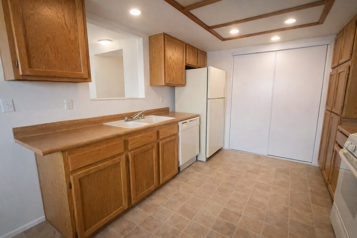 Building Photo - 3 Bedroom Condo