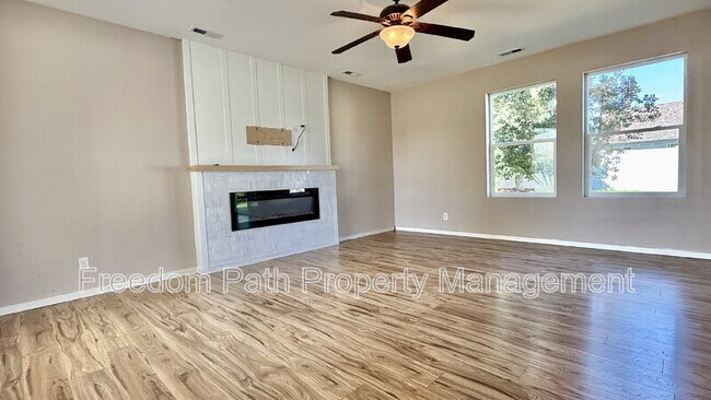 Building Photo - 3783 Pandion Dr