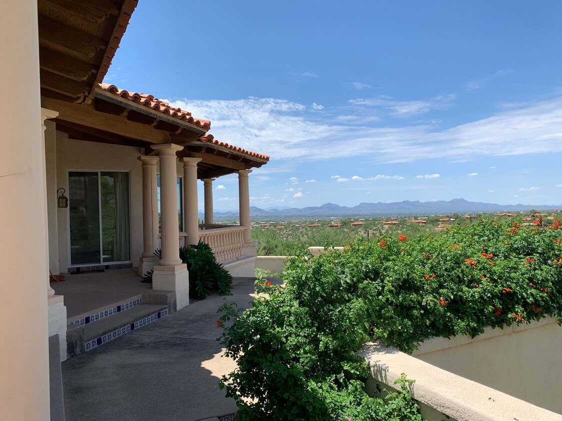 Catalina Foothills 4 bedroom 4 bath Home located in prestigious Canyon Ridge. 270-degree VIEWS! - 4667 N Rocky Crest Plz (Tucson, AZ)