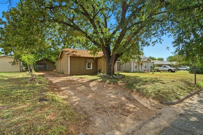 Building Photo - 1125 Pecan St
