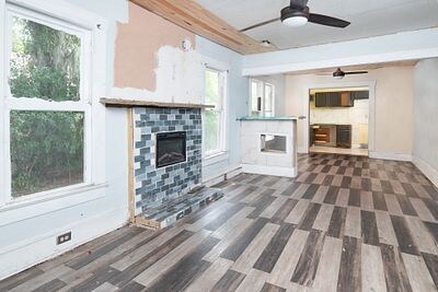 Building Photo - 821 Crestwood St