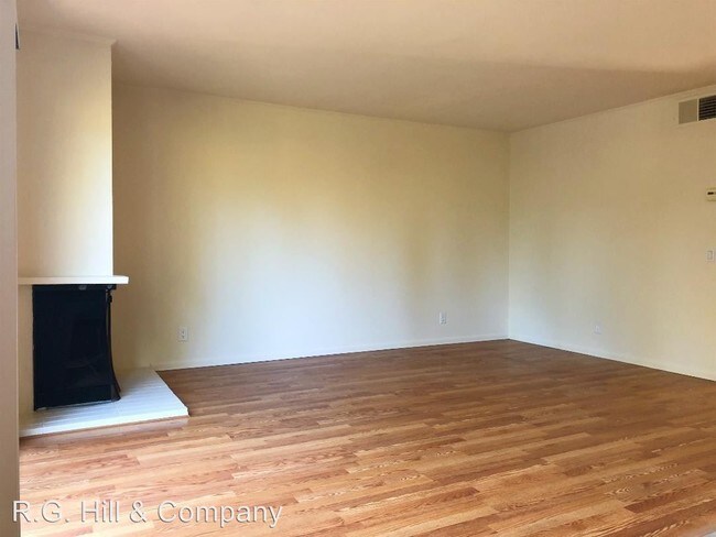 Building Photo - 24-24 Camelback Ct