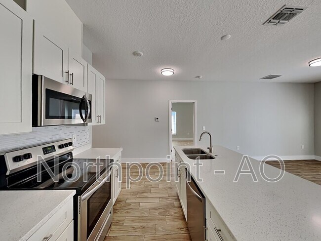 Foto del edificio - 212 W 19th St