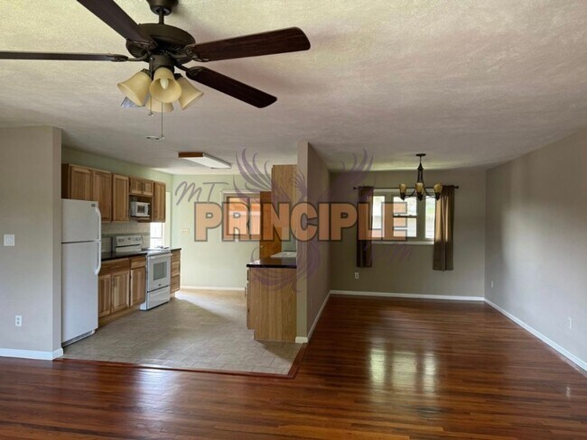 Foto del edificio - Updated 3 Bedroom House in a Family Friendly Neighborhood