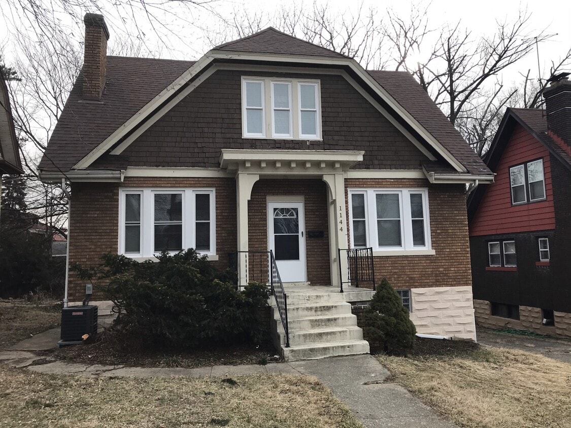 Primary Photo - 1144 Carmania Ave