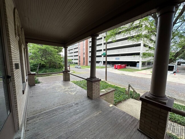 Building Photo - 353 W 8th Ave