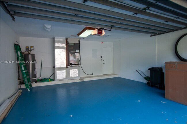 Foto del edificio - 7440 NW 65th Ln