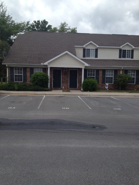 Building Photo - 11 Guinevere Ln